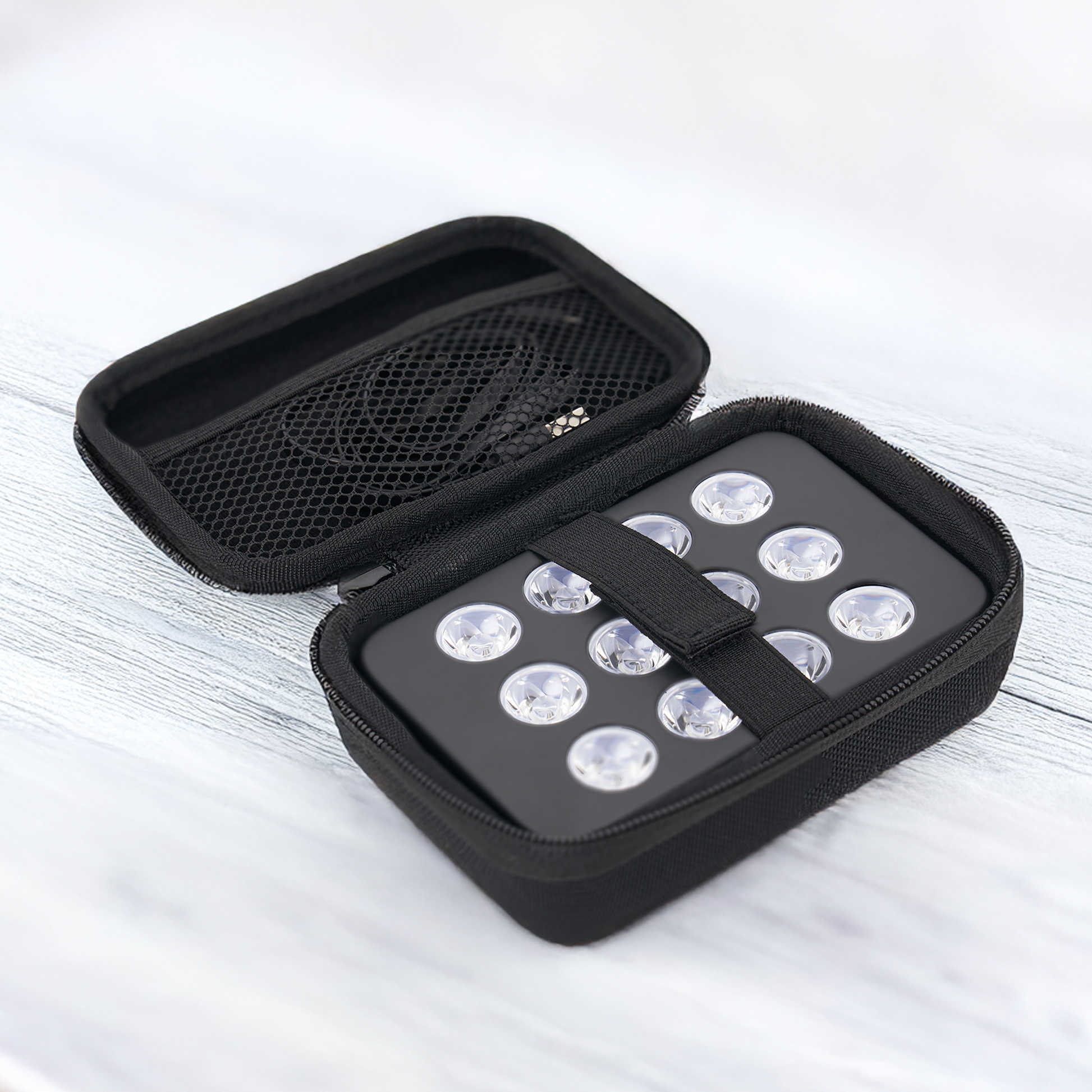Black carrying case of Piri Portable